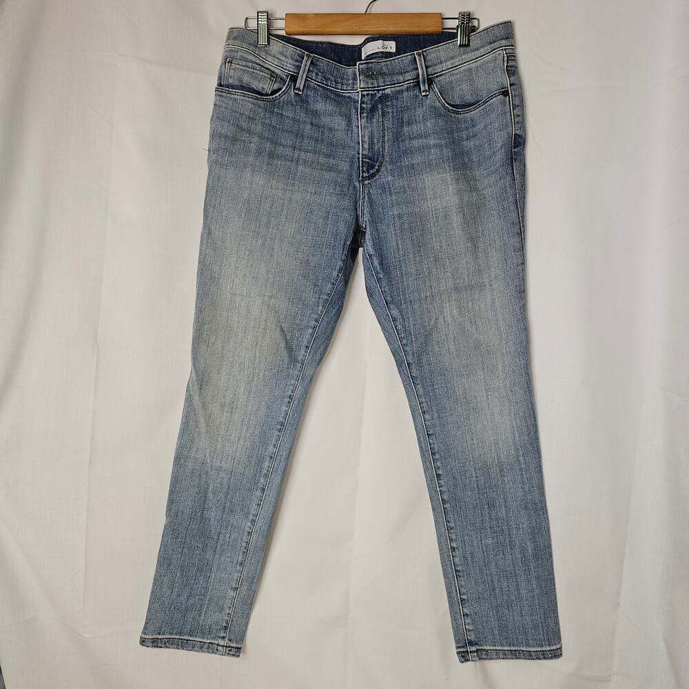Ann Taylor LOFT Relaxed Skinny jeans size 10/30